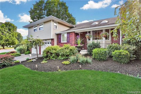 Homes For Sale - 2 Split Tree Drive<br/> New Windsor, NY 12553