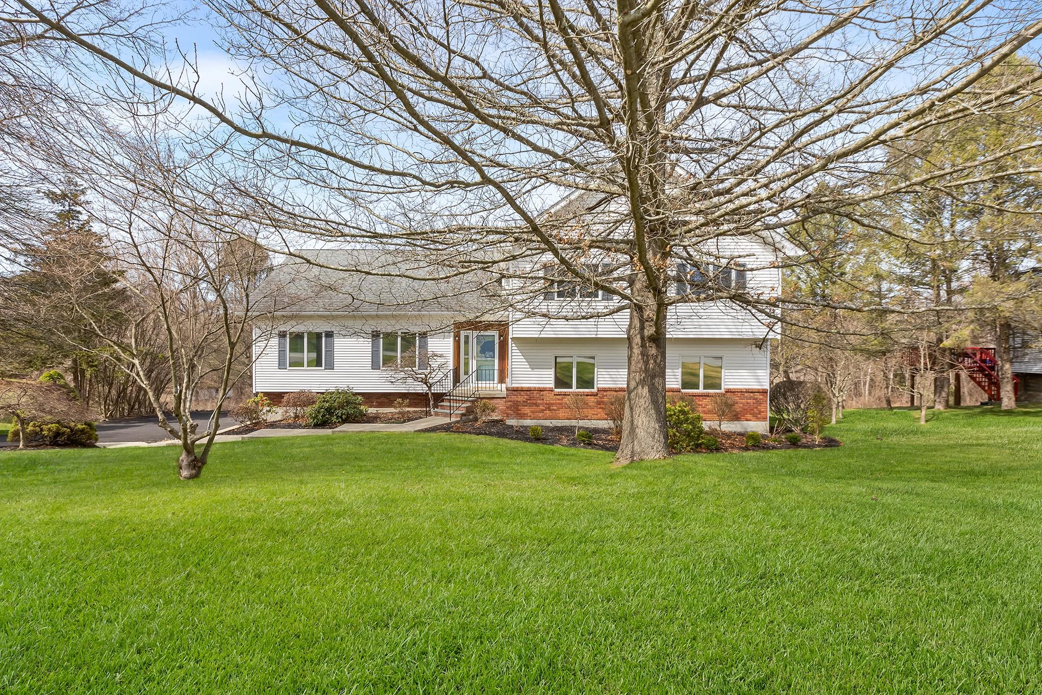 19 Hart Drive, Poughkeepsie, New York image 1