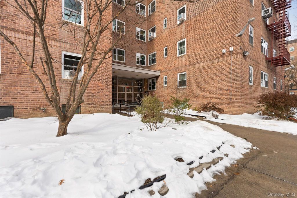 Photo of 44-59 Kissena Boulevard #4J, Flushing, NY 11355 (MLS # 960306)
