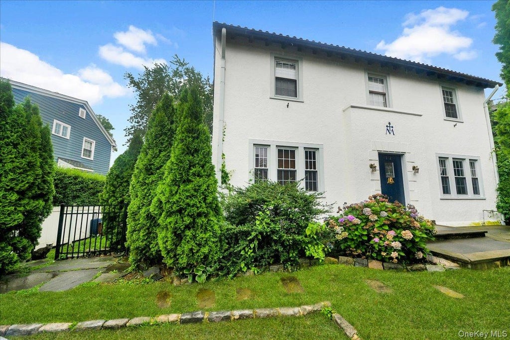 Photo of 32 Deerfield Avenue, Eastchester, NY 10709 (MLS # 1036436)