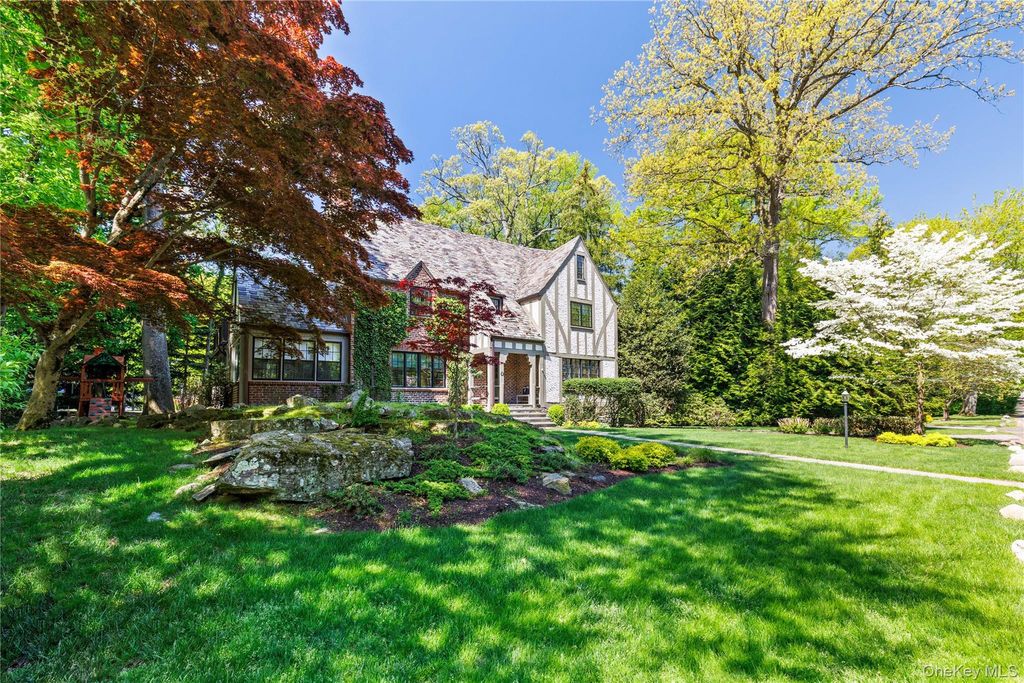 Photo of 10 Woodland Drive, Rye, NY 10580 (MLS # 989846)