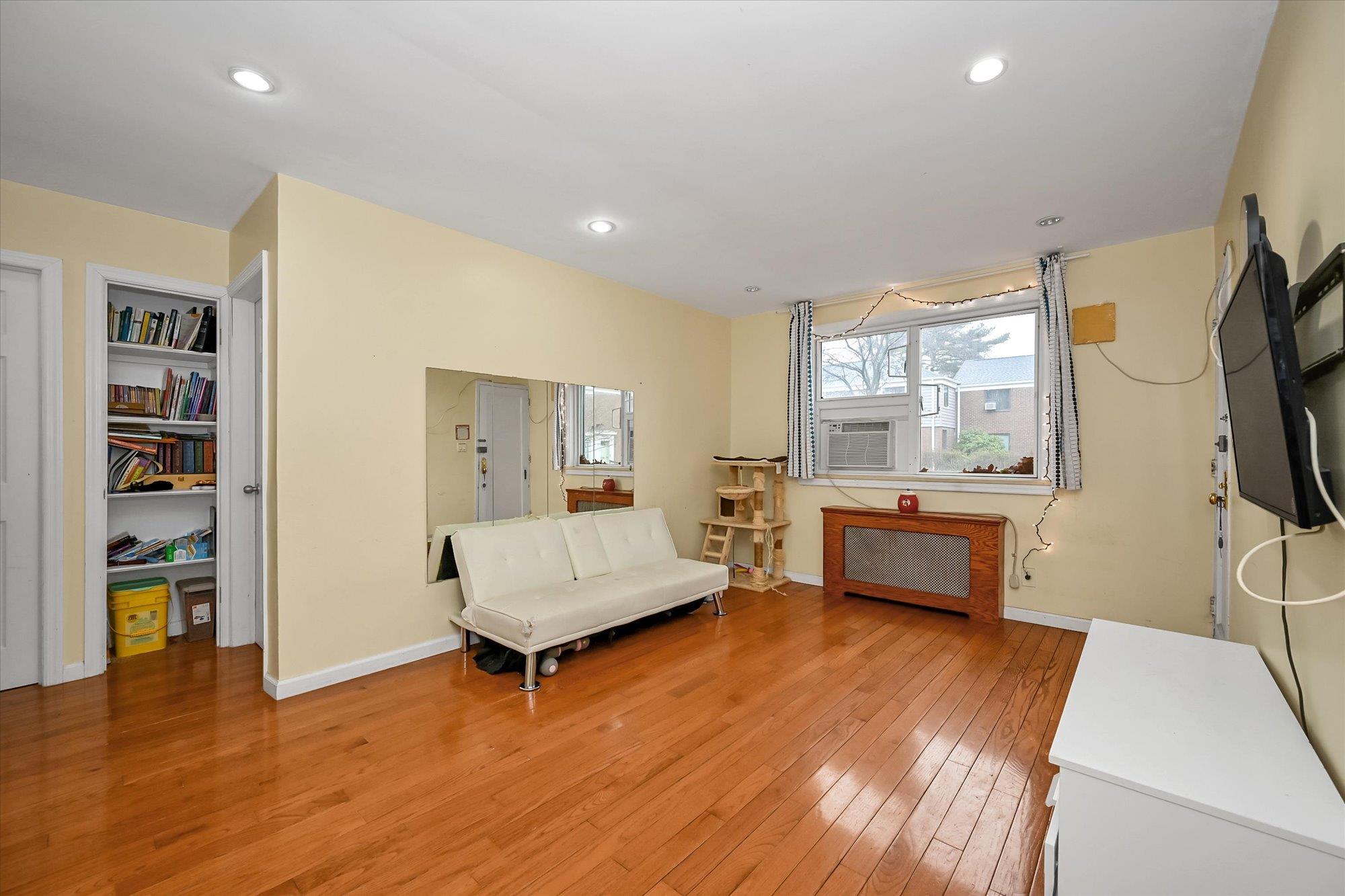 67-39 Bell Blvd Blvd #LOWER FLOOR, Oakland Gardens, New York image 3