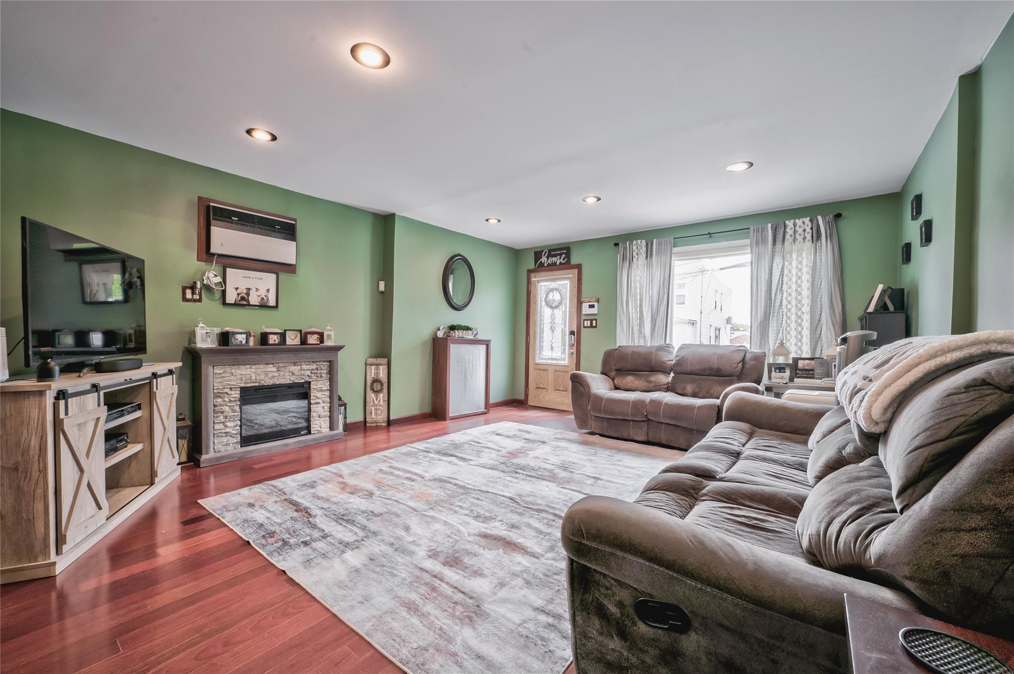6546 79th Place, Middle Village, New York image 4