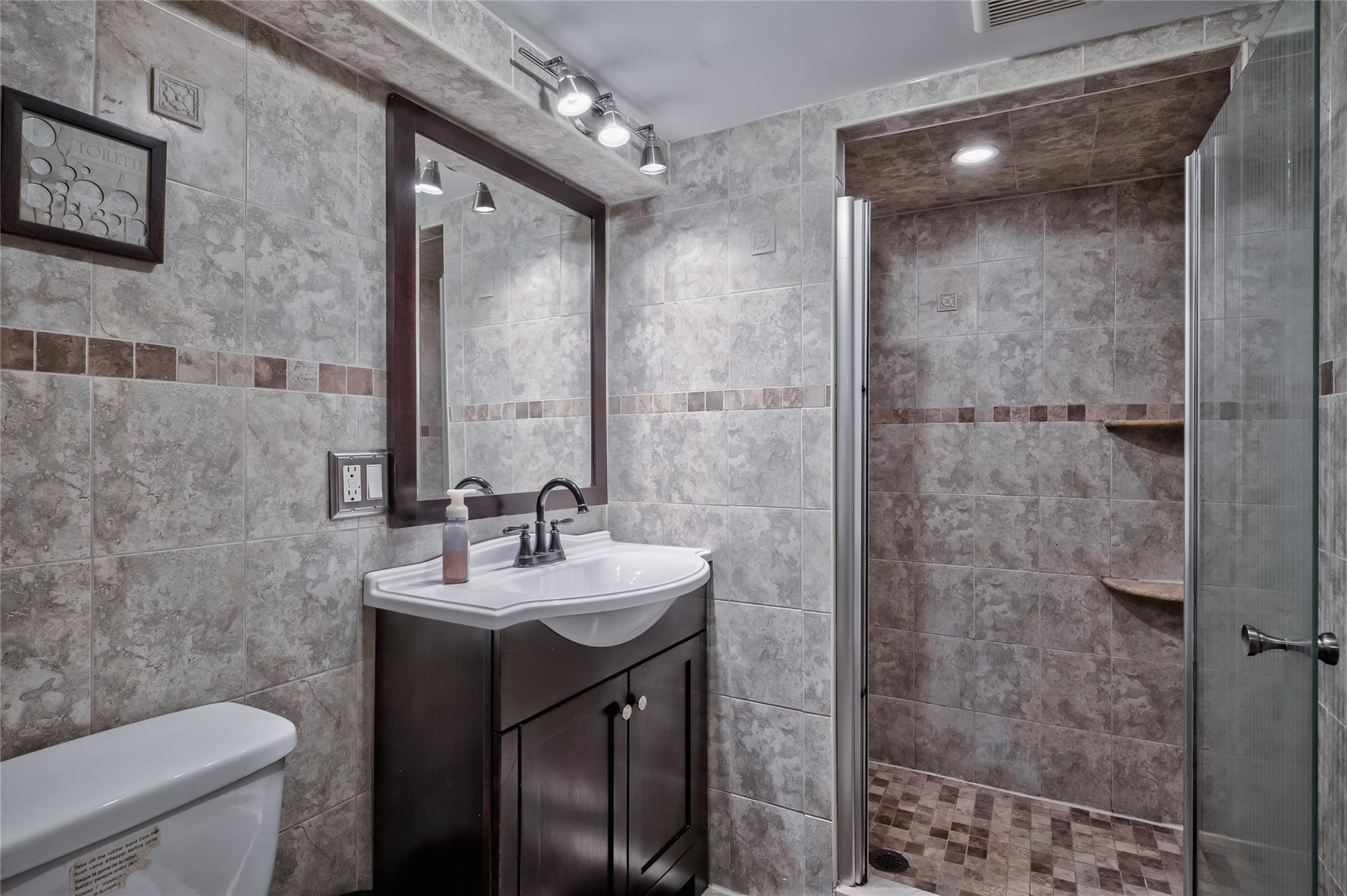 6546 79th Place, Middle Village, New York image 15