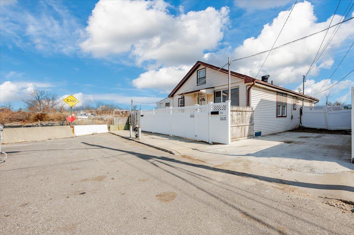 214 Beach 3rd Street, Far Rockaway, New York image 17