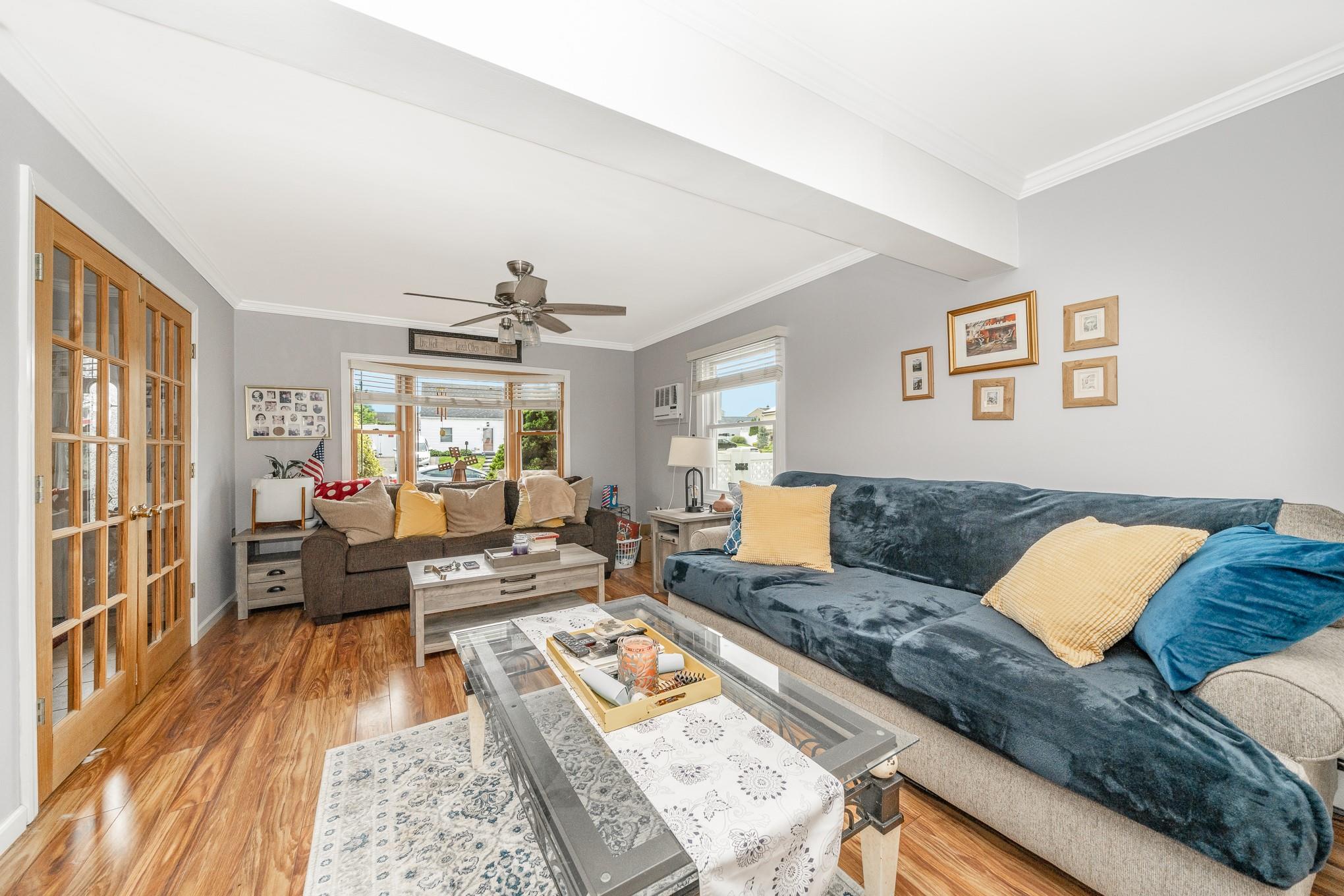 29 Water Lane, Levittown, New York image 6