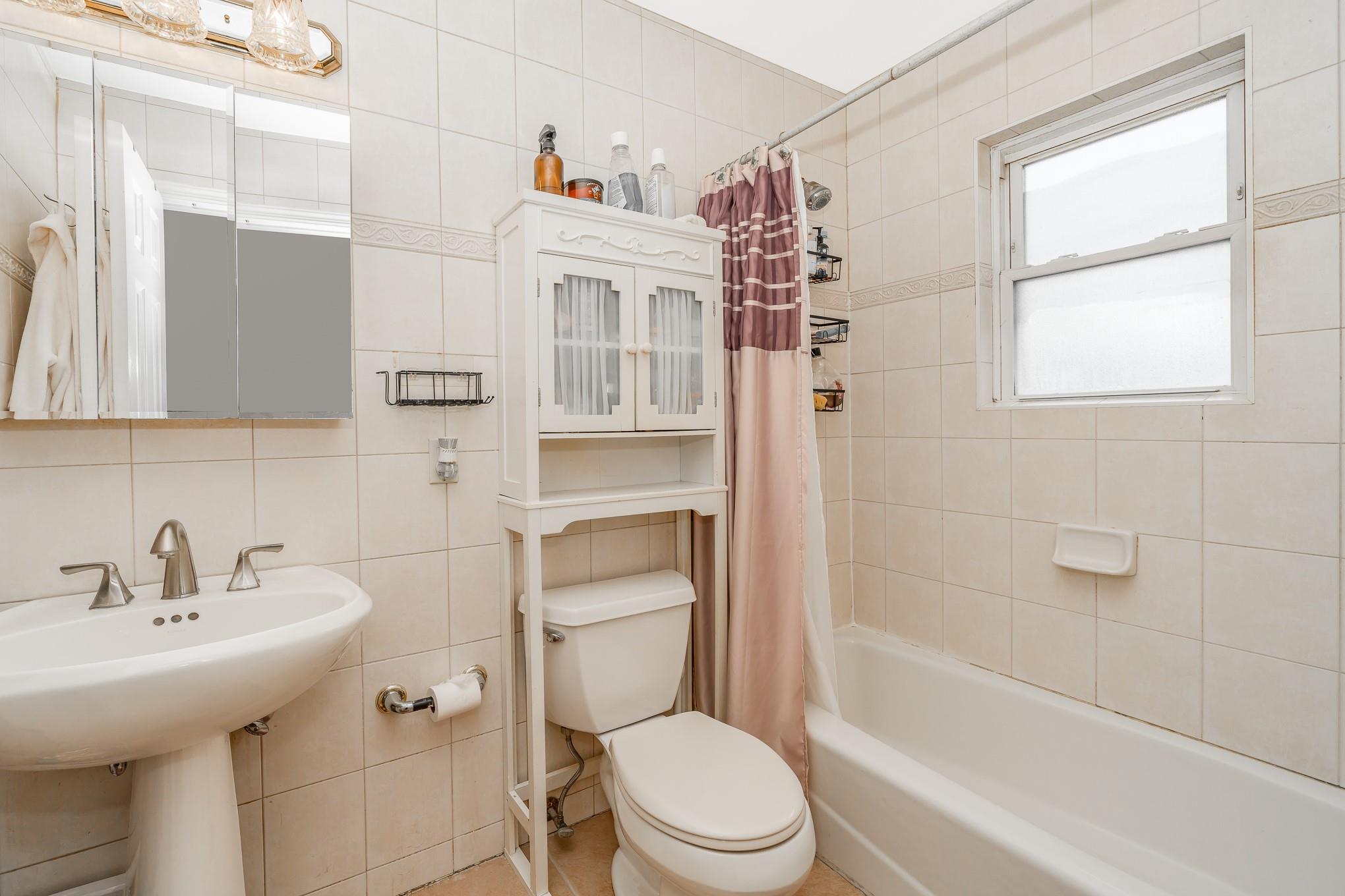 29 Water Lane, Levittown, New York image 9