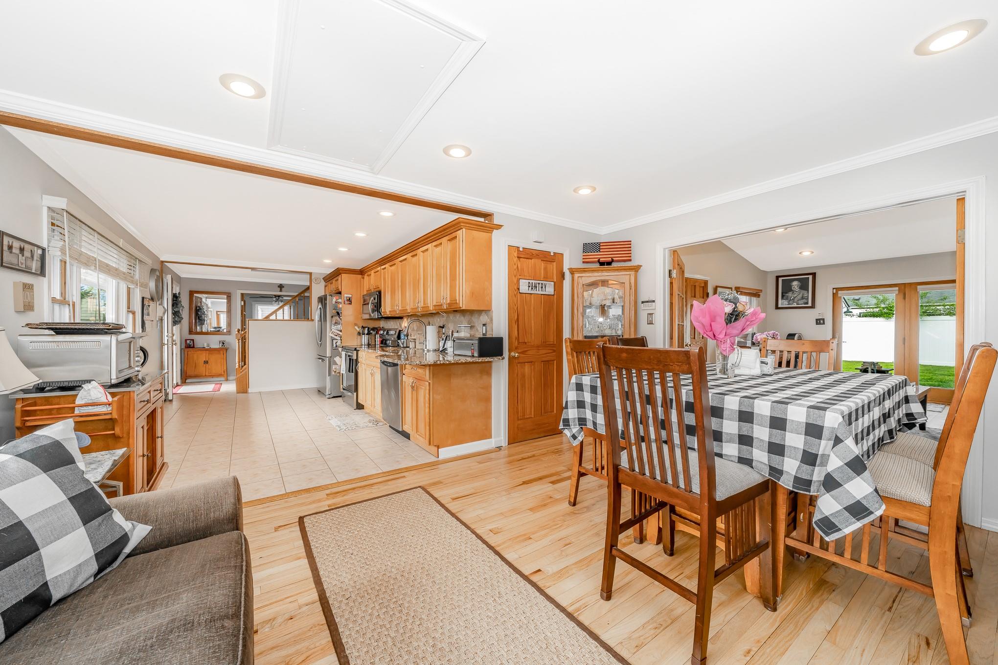 29 Water Lane, Levittown, New York image 4