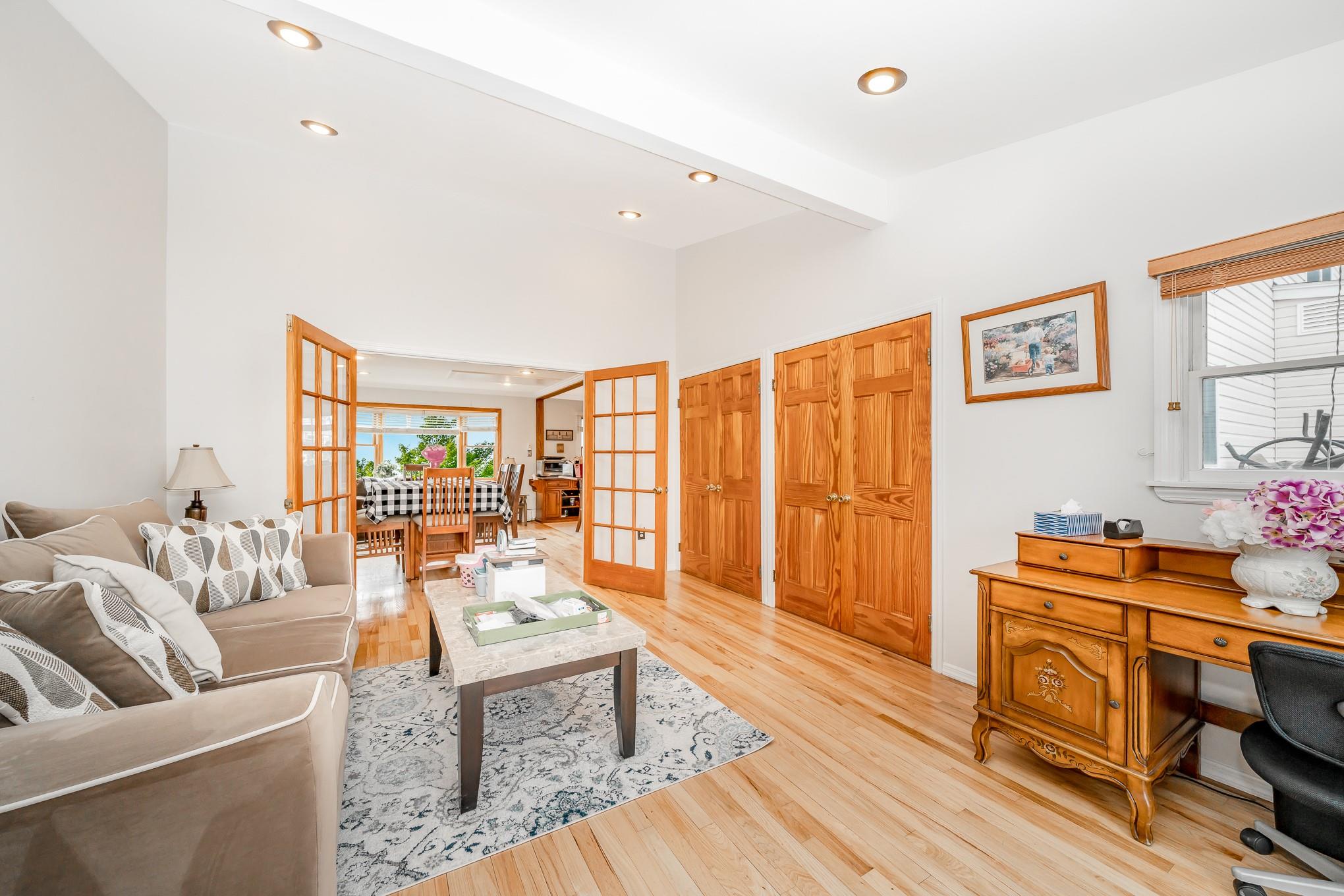 29 Water Lane, Levittown, New York image 2