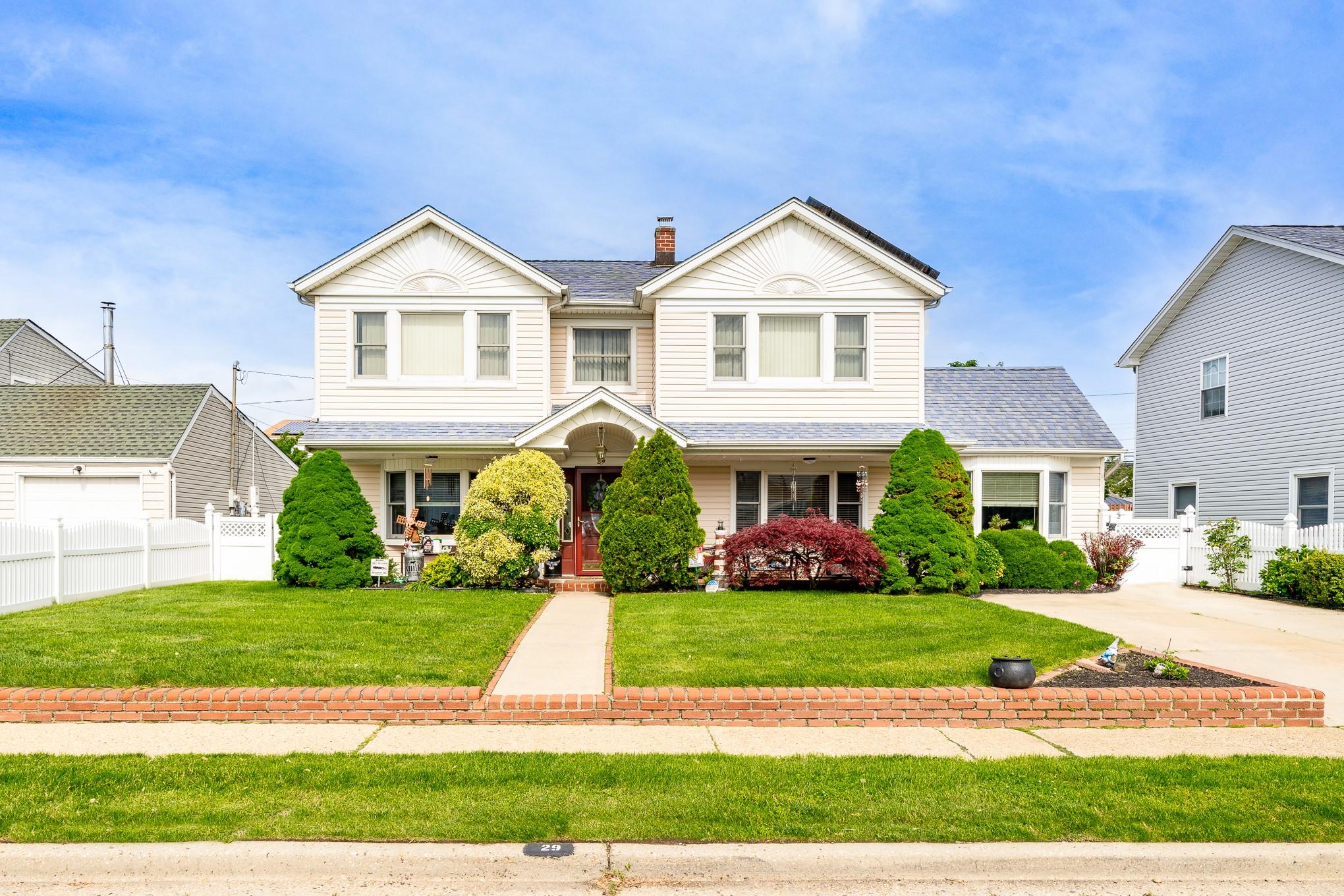 29 Water Lane, Levittown, New York image 1