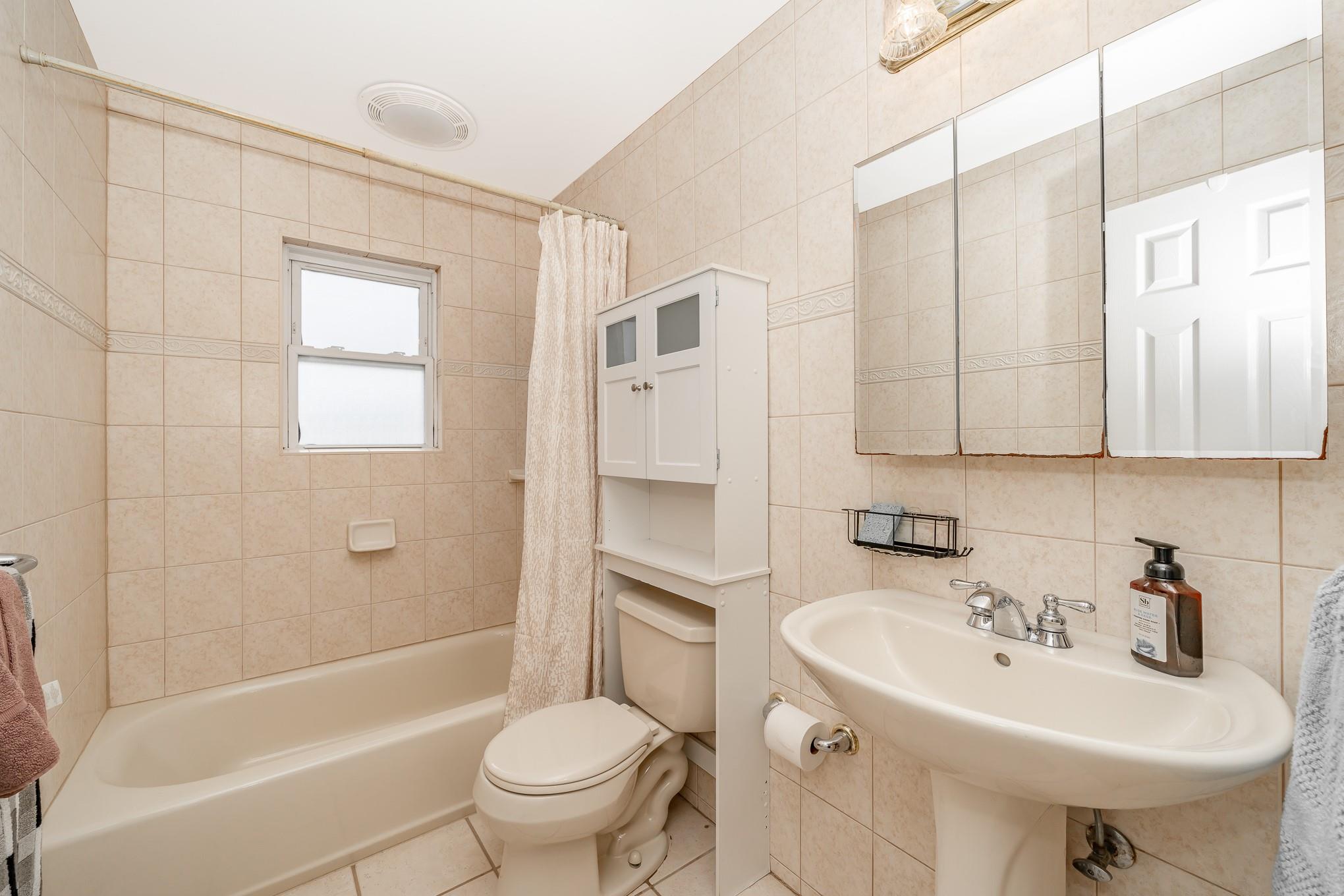 29 Water Lane, Levittown, New York image 12