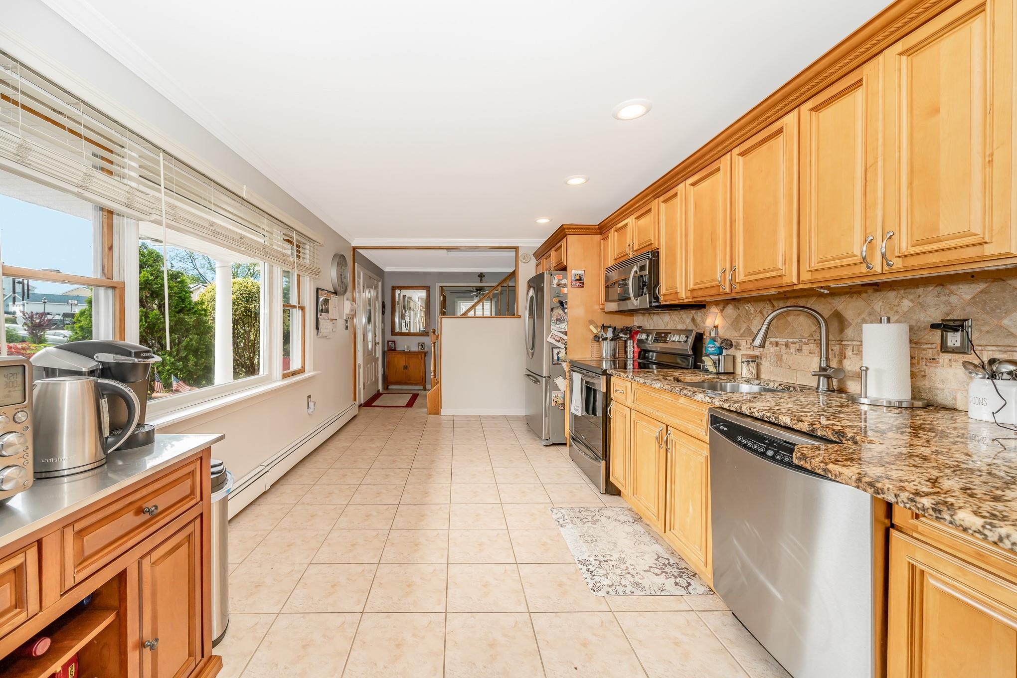29 Water Lane, Levittown, New York image 5