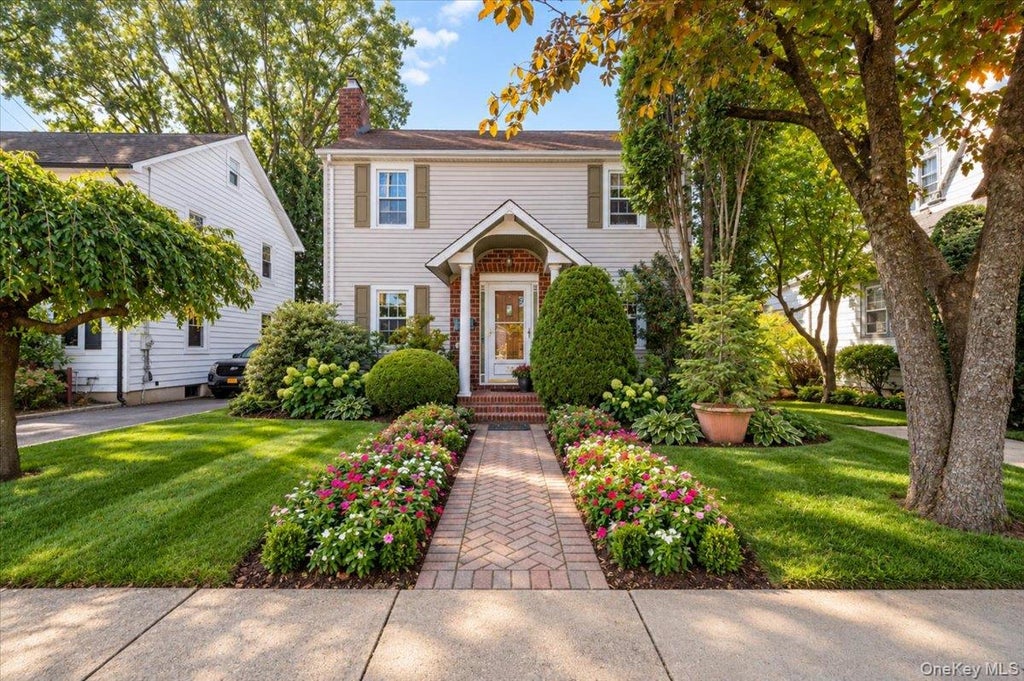 Photo of 23 Chestnut Street, Glen Cove, NY 11542 (MLS # 1062961)