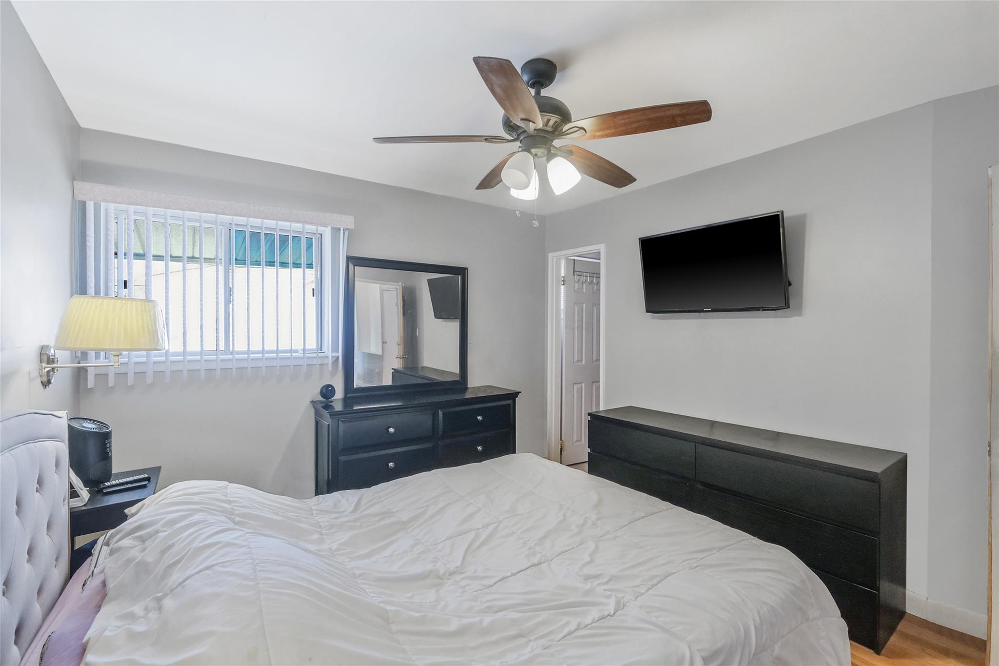 24 Sheldon Place, Commack, New York image 14