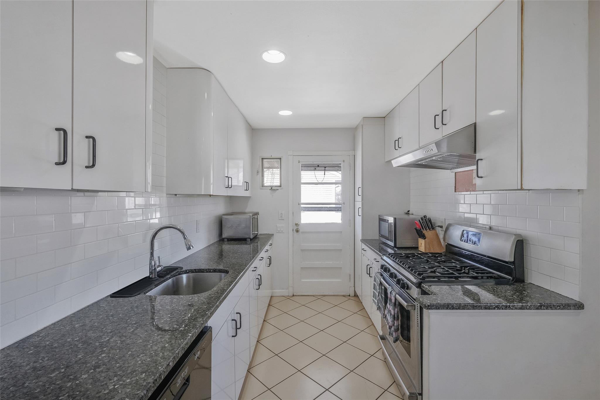 24 Sheldon Place, Commack, New York image 4