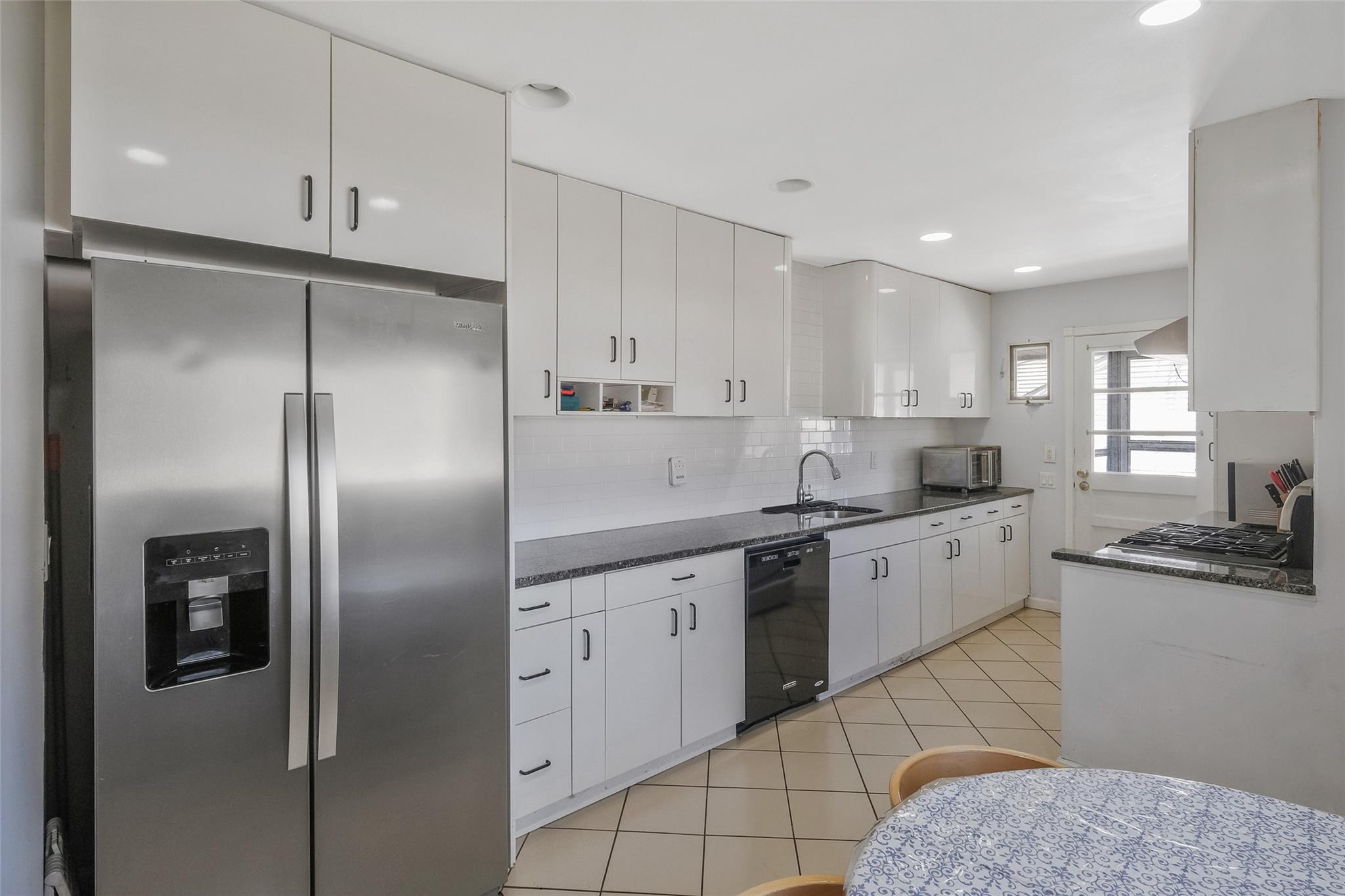 24 Sheldon Place, Commack, New York image 6