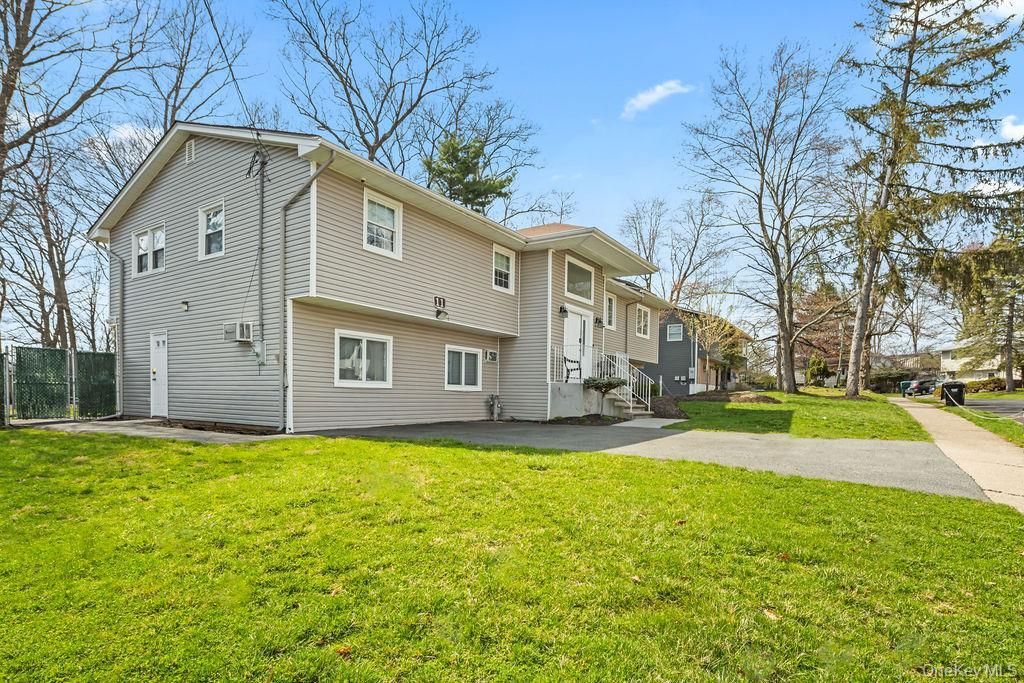 Photo of 11 Wilsher Drive, Monsey, NY 10952 (MLS # 985174)