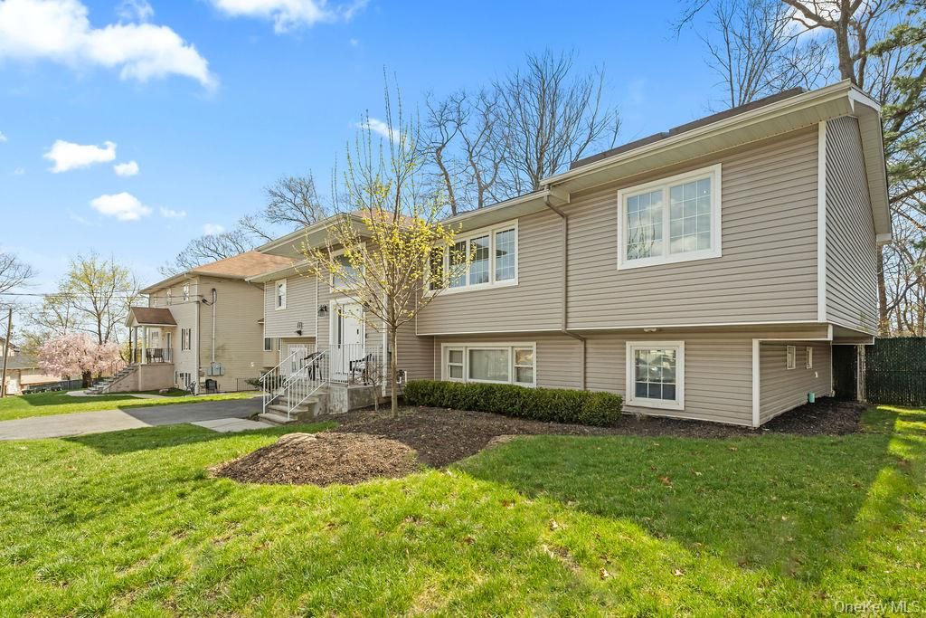 Photo of 11 Wilsher Drive, Monsey, NY 10952 (MLS # 985174)