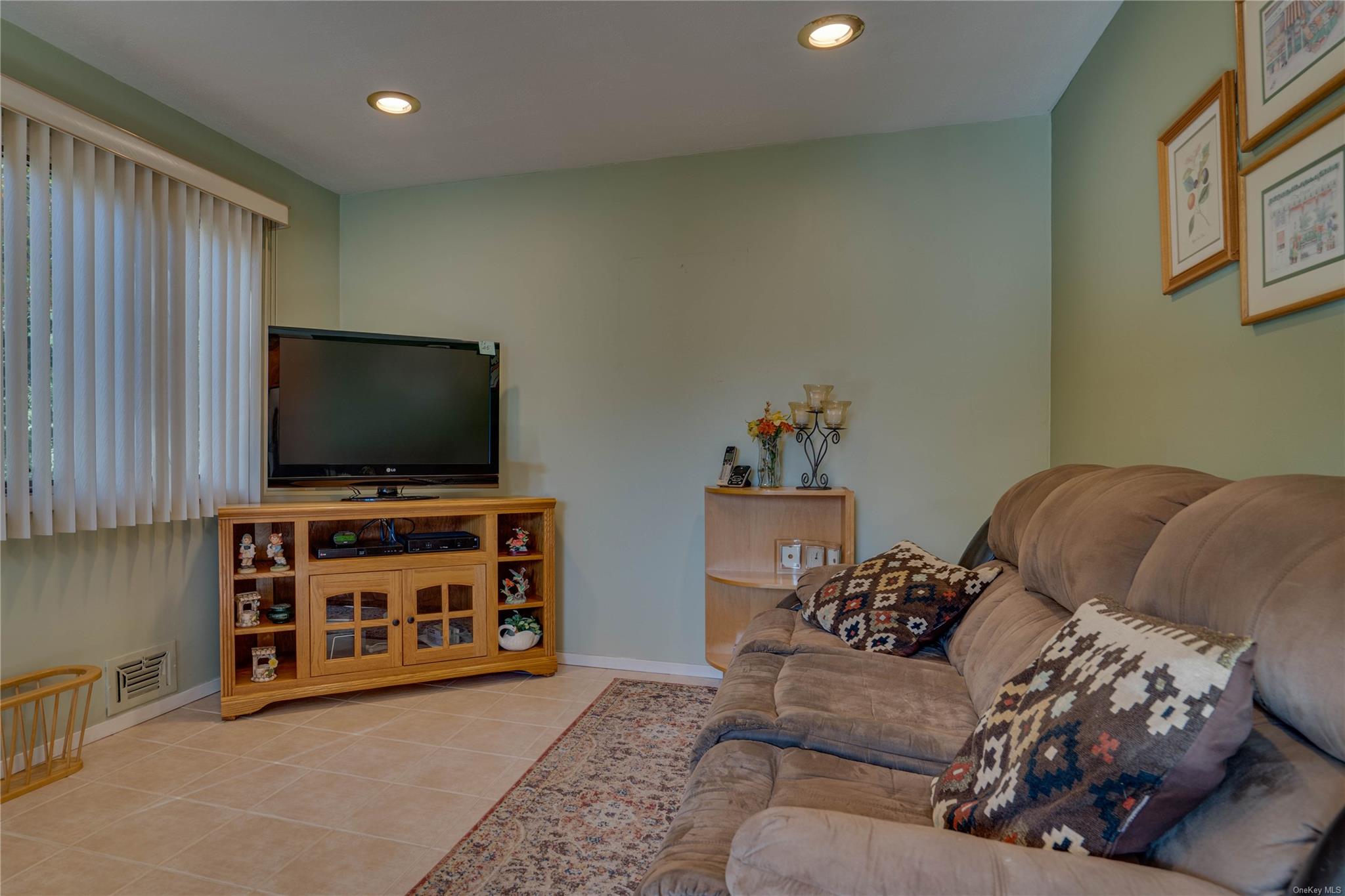 18 Greg Lane, East Northport, New York image 14