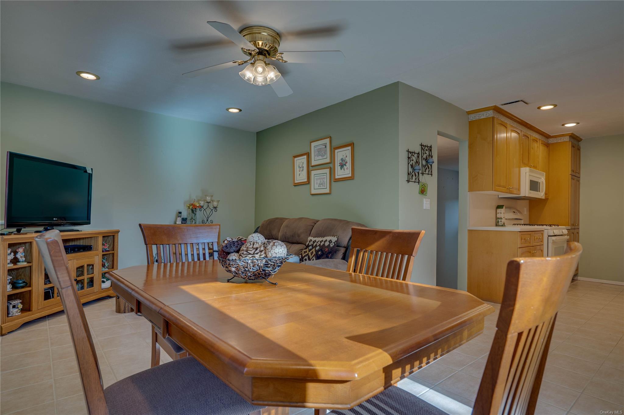 18 Greg Lane, East Northport, New York image 13