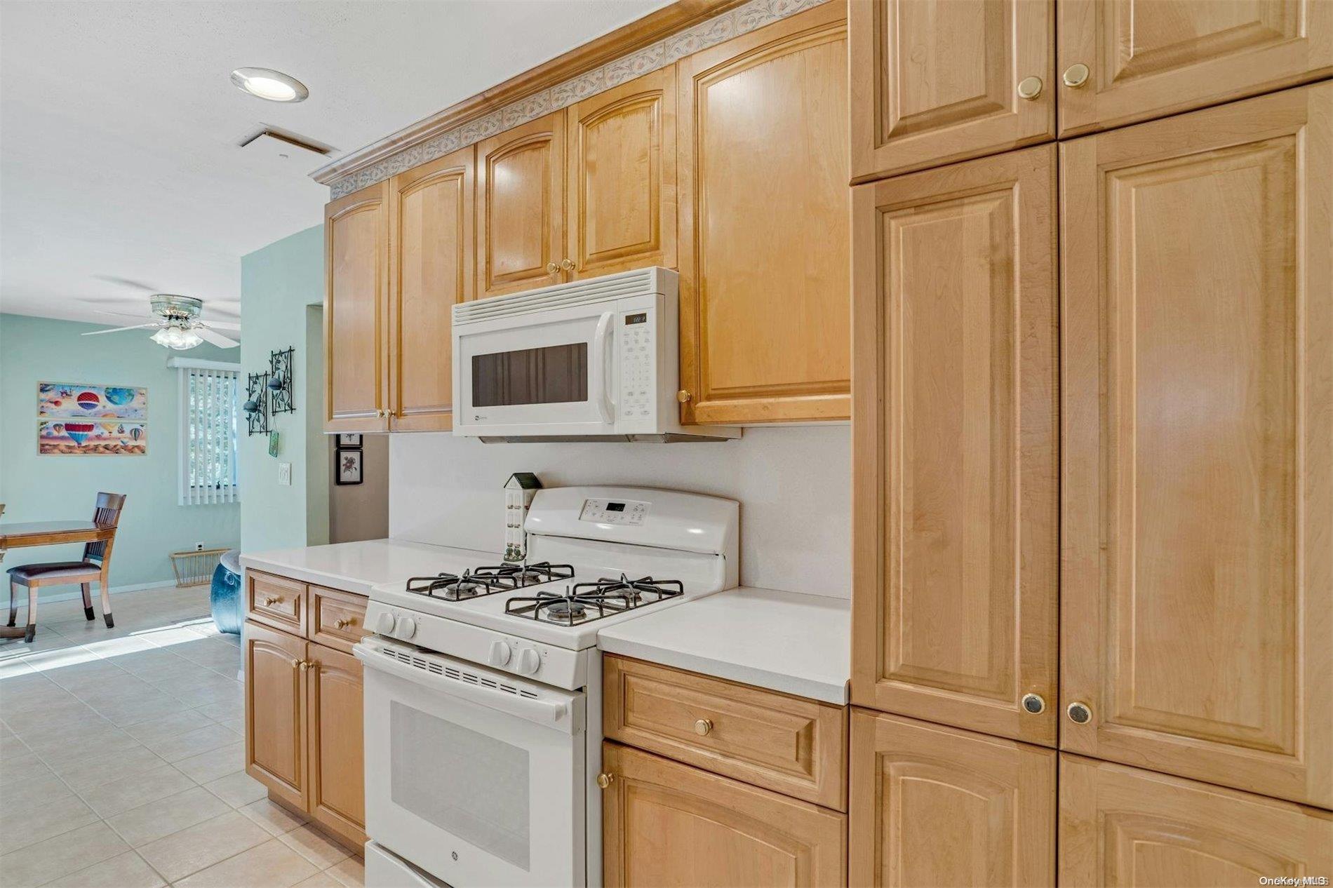 18 Greg Lane, East Northport, New York image 17