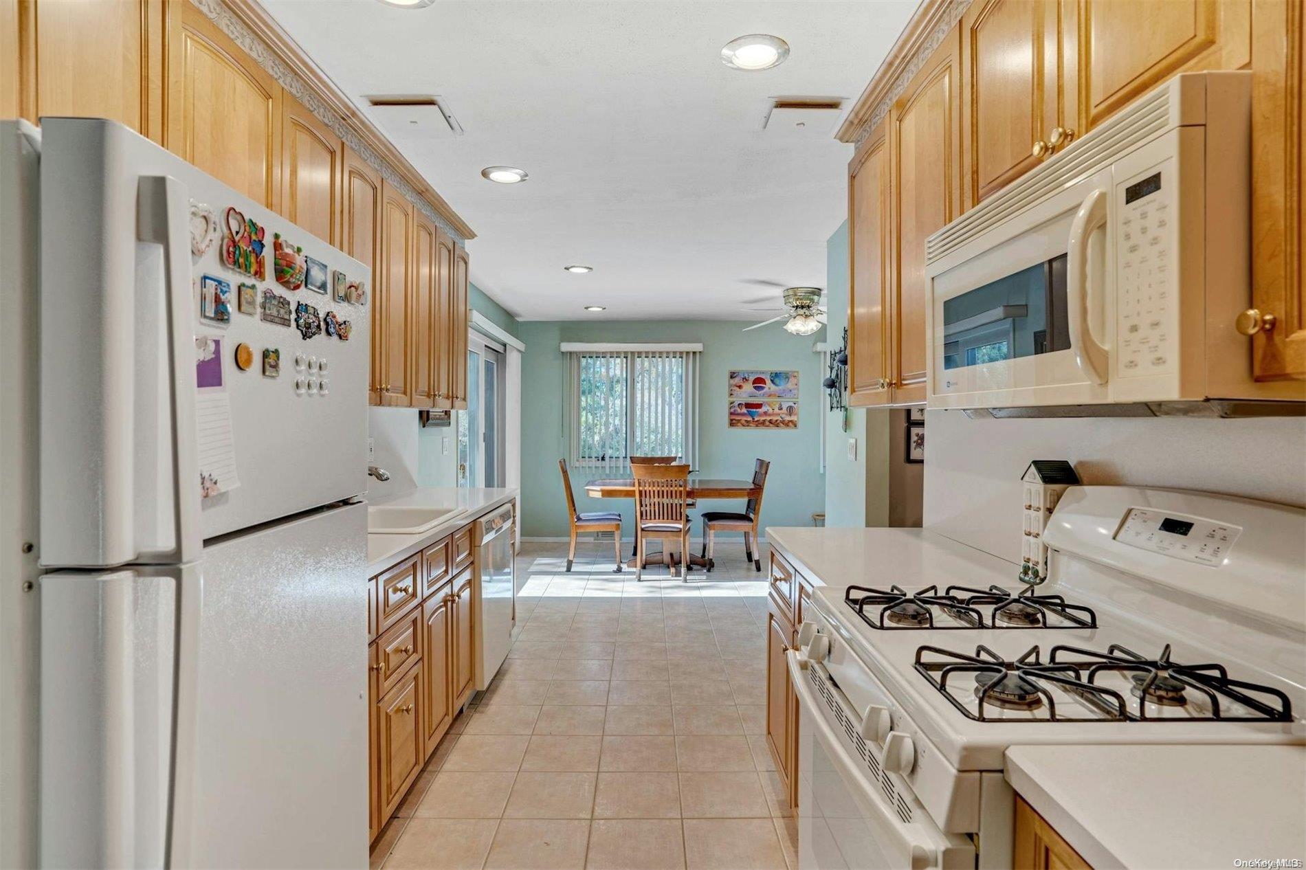 18 Greg Lane, East Northport, New York image 18