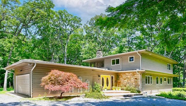 Property for Sale at Wooded Court, Lloyd Harbor, Hamptons, NY - Bedrooms: 4 
Bathrooms: 4  - $1,488,000