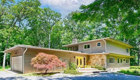 2 Wooded Court Lloyd Harbor NY 11743