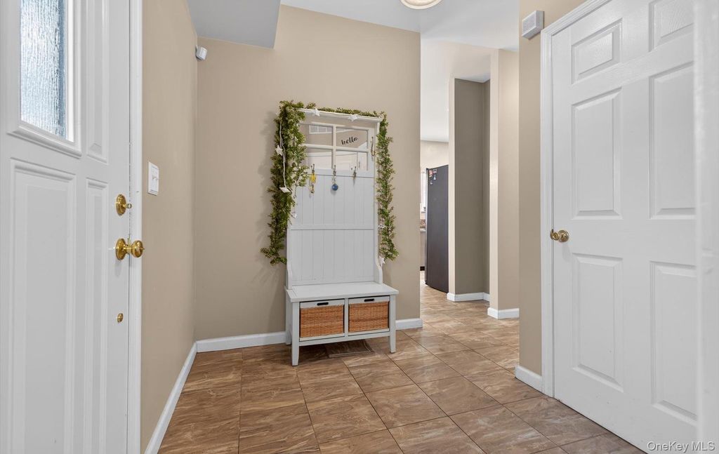 Photo of 31 Daremy Circle, Medford, NY 11763 (MLS # 956904)