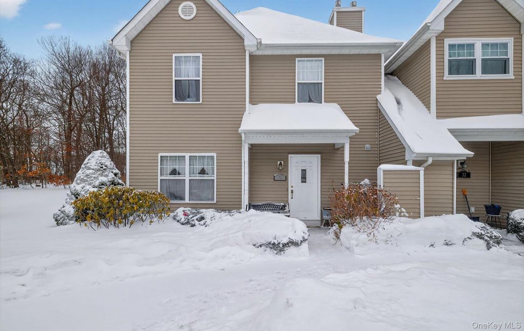 Photo of 31 Daremy Circle, Medford, NY 11763 (MLS # 956904)