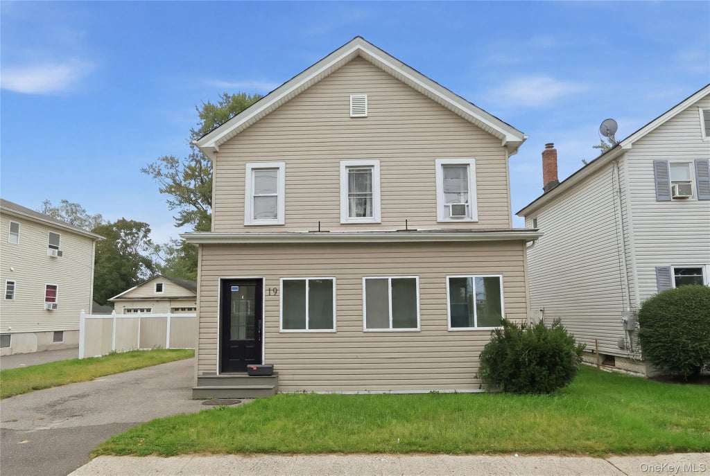 Photo of 19 Railroad Avenue, Amityville, NY 11701 (MLS # 1059506)