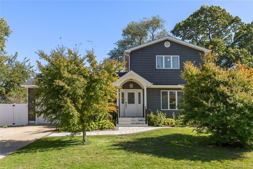 Photo of 1023 Carll Drive, Bay Shore, NY 11706 (MLS # 922316)