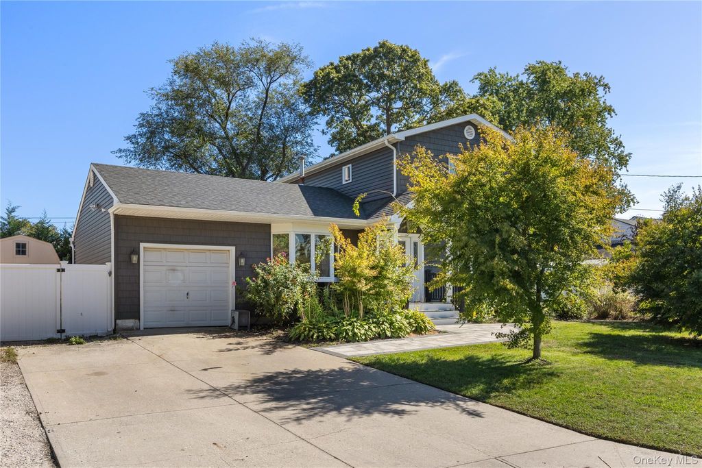 Photo of 1023 Carll Drive, Bay Shore, NY 11706 (MLS # 922316)