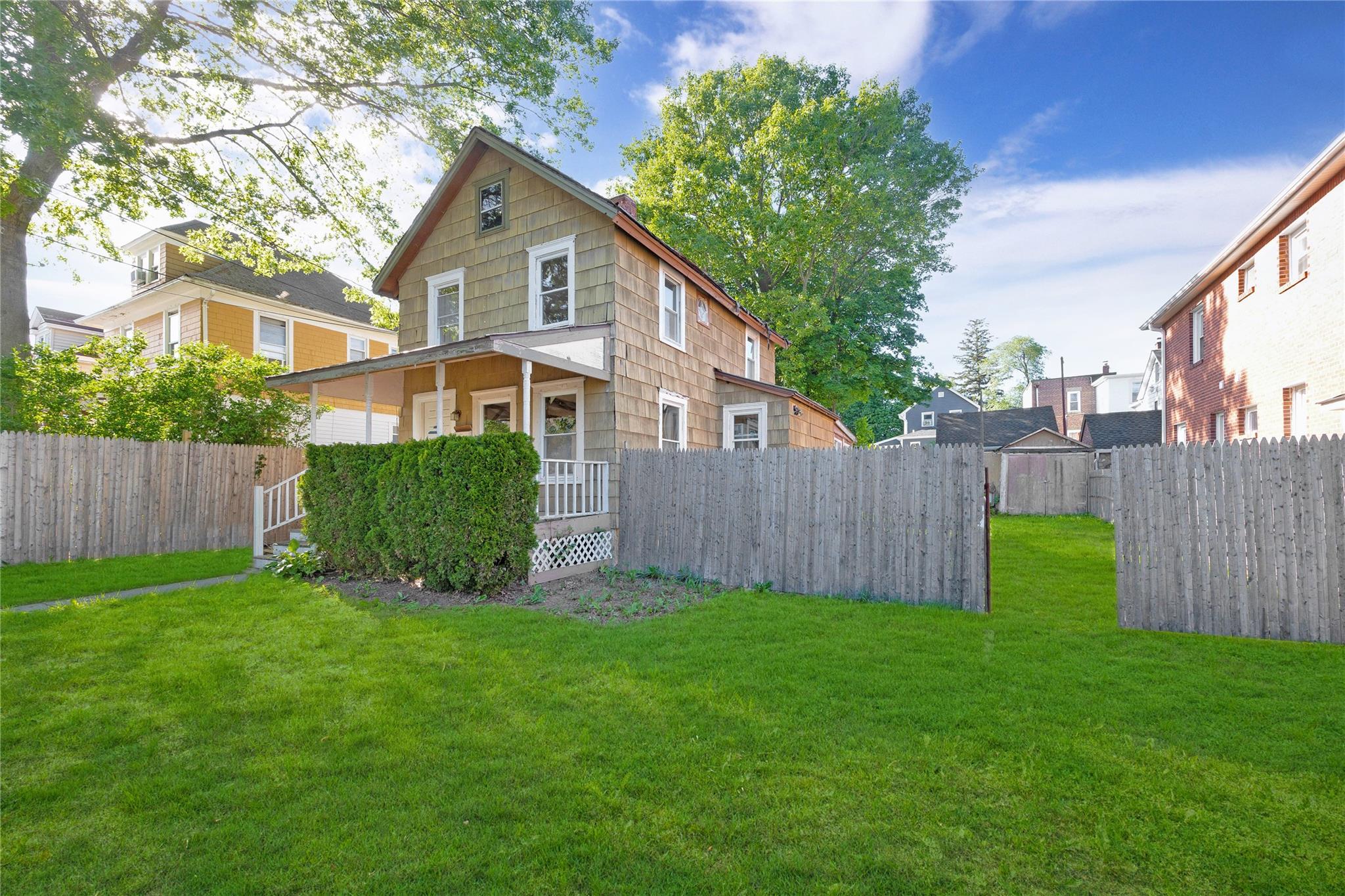 20 Valentine Street, Glen Cove, New York image 5