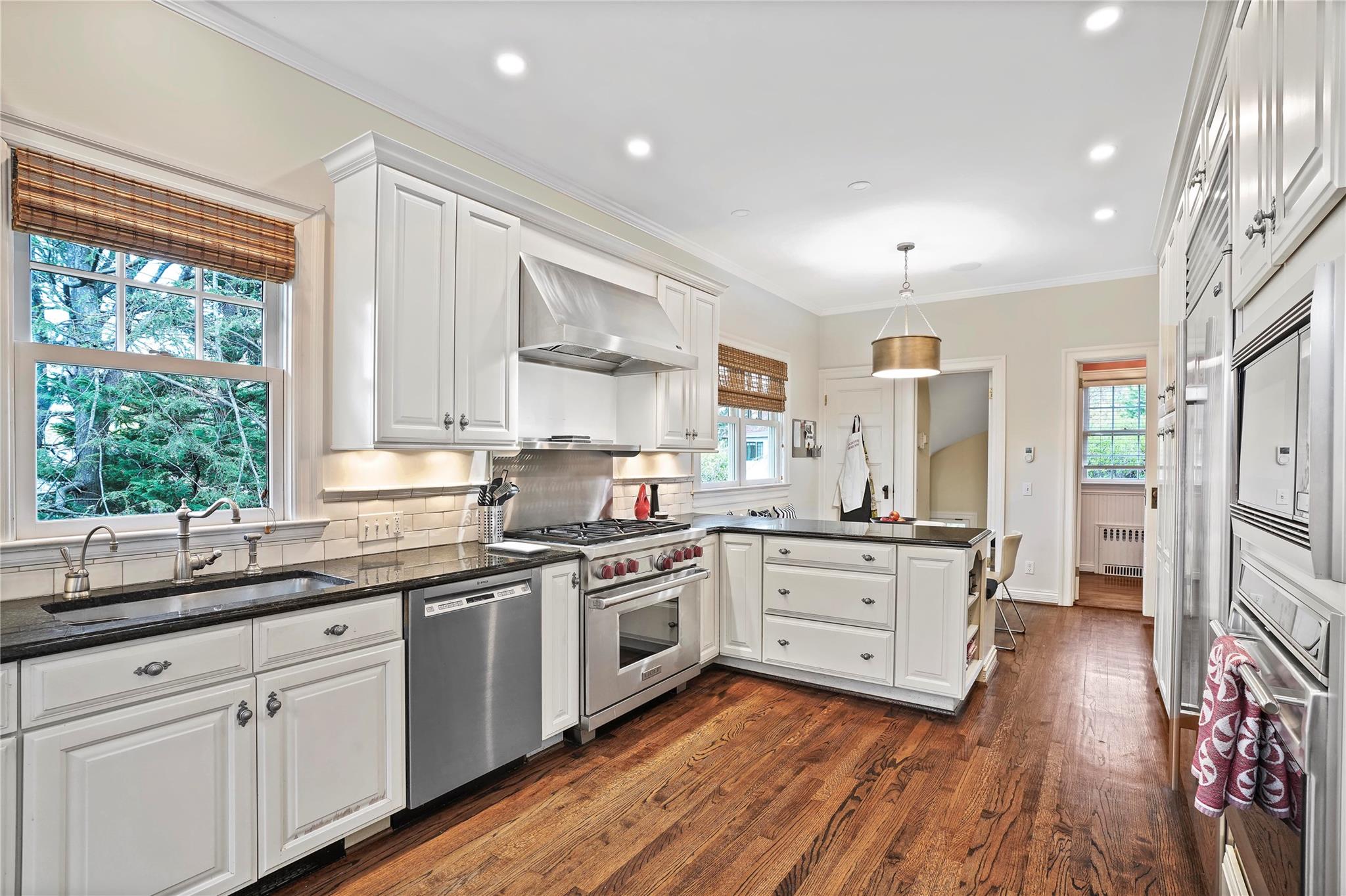 305 Pelhamdale Avenue, Pelham, New York image 10
