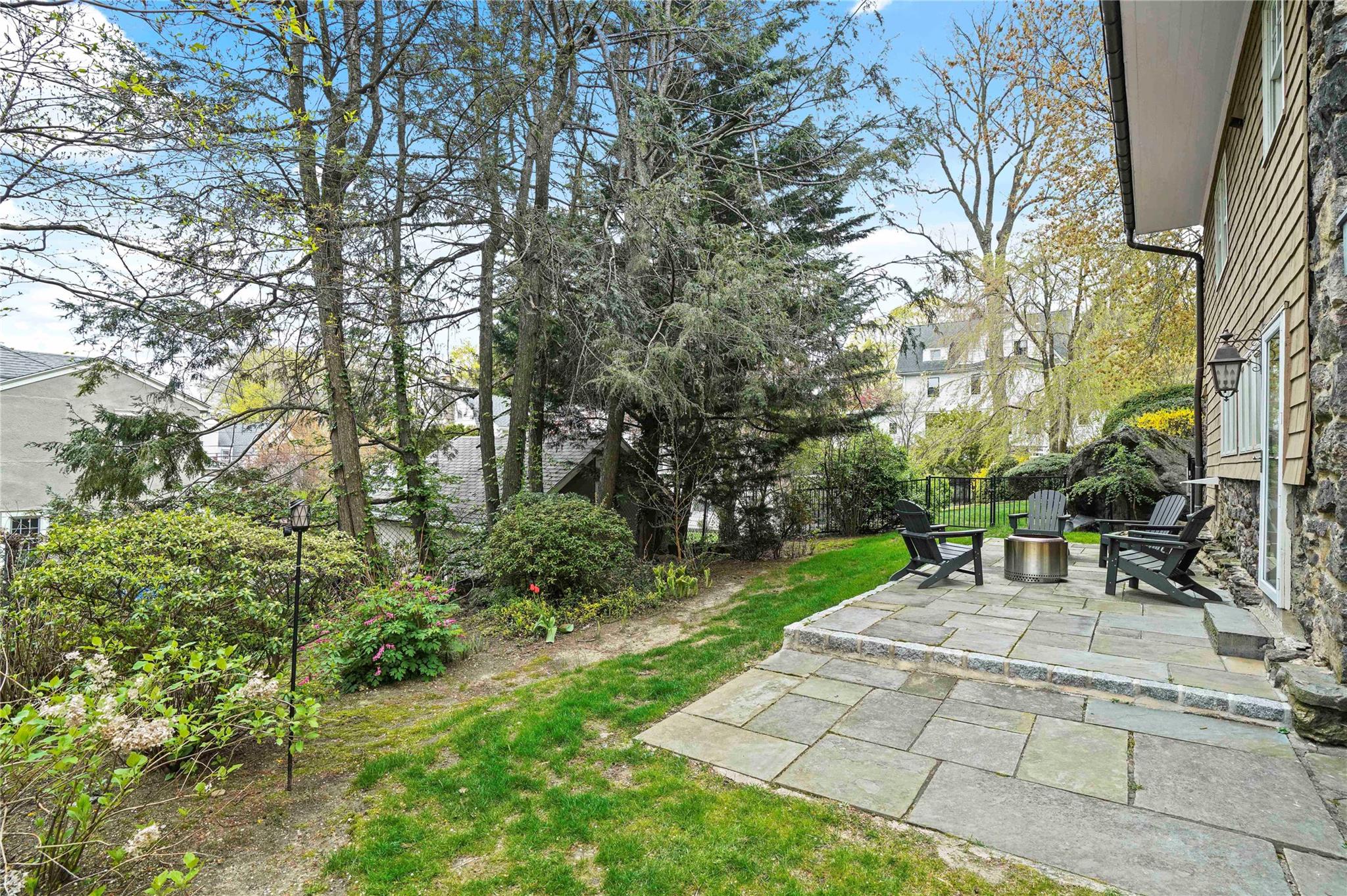 305 Pelhamdale Avenue, Pelham, New York image 33