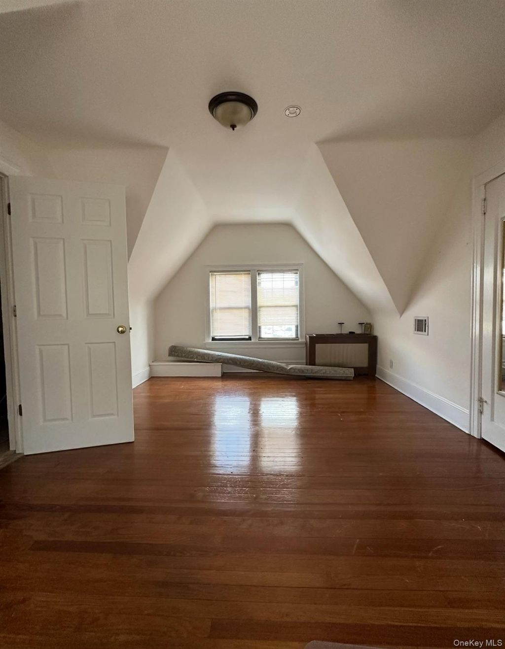 Photo of 19519 45th Avenue, Flushing, NY 11358 (MLS # 981474)