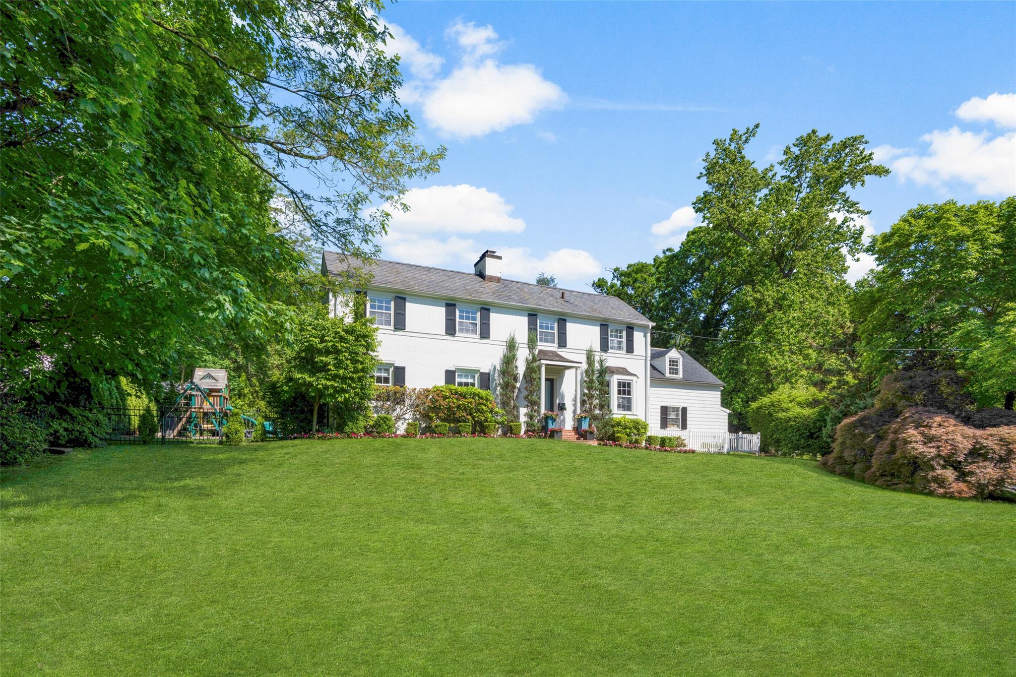 Property for Sale at Baraud Road, Scarsdale, New York - Bedrooms: 4 
Bathrooms: 4 
Rooms: 8  - $1,495,000