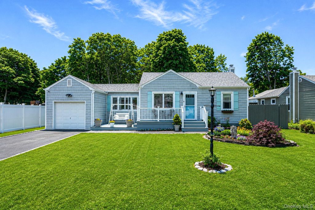 Photo of 38 Argyle Drive, Shirley, NY 11967 (MLS # 1005604)