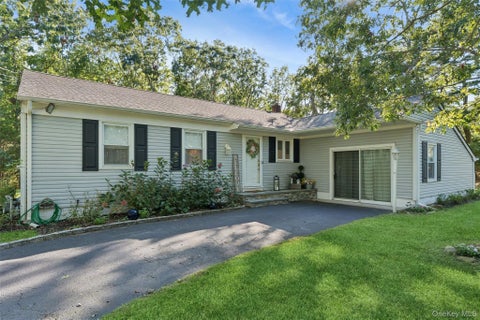 Homes For Rent - 4 Arbor Lane<br/> Suffolk County, Hampton Bays, NY 11946