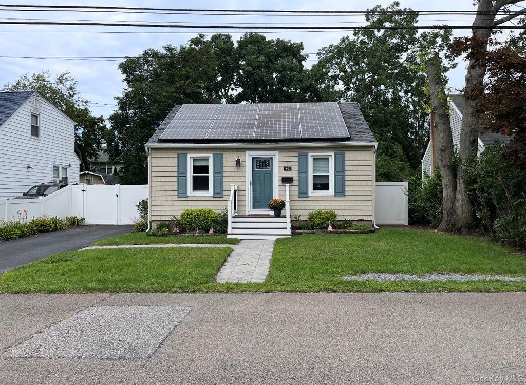 Photo of 41 W 6th Street, Patchogue, NY 11772 (MLS # 1045209)