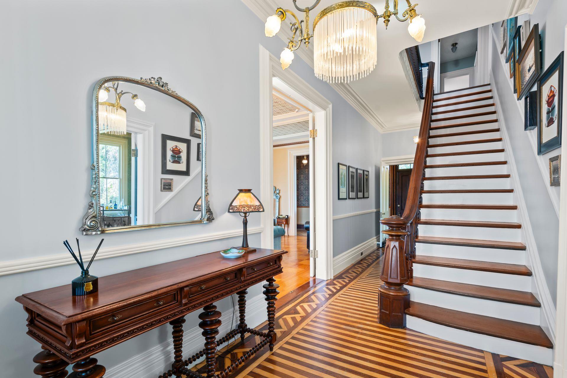 381 W Neck Road