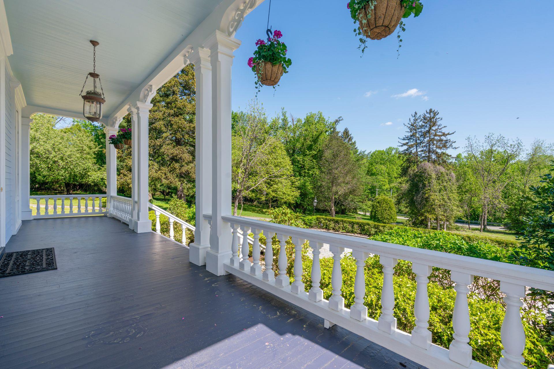 381 W Neck Road