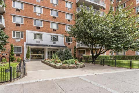 Photo of 3965 52nd St ST #Apt 8k, Woodside, NY 11377 (MLS # 1035763)