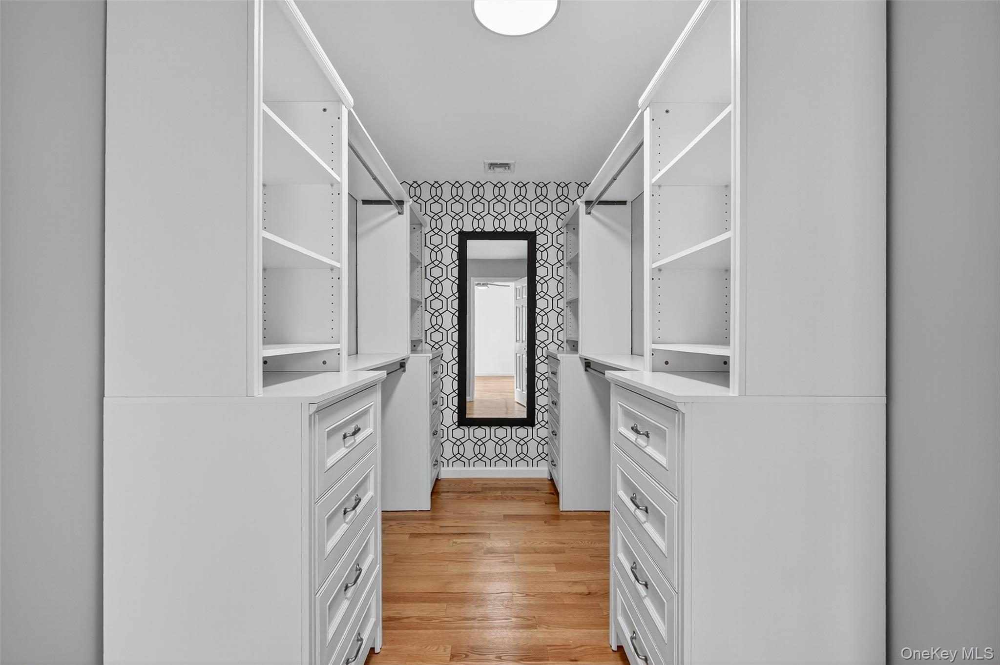 Elmsford, New York 10523, United States, 4 Bedrooms Bedrooms, ,3 BathroomsBathrooms,Residential,Active,210102