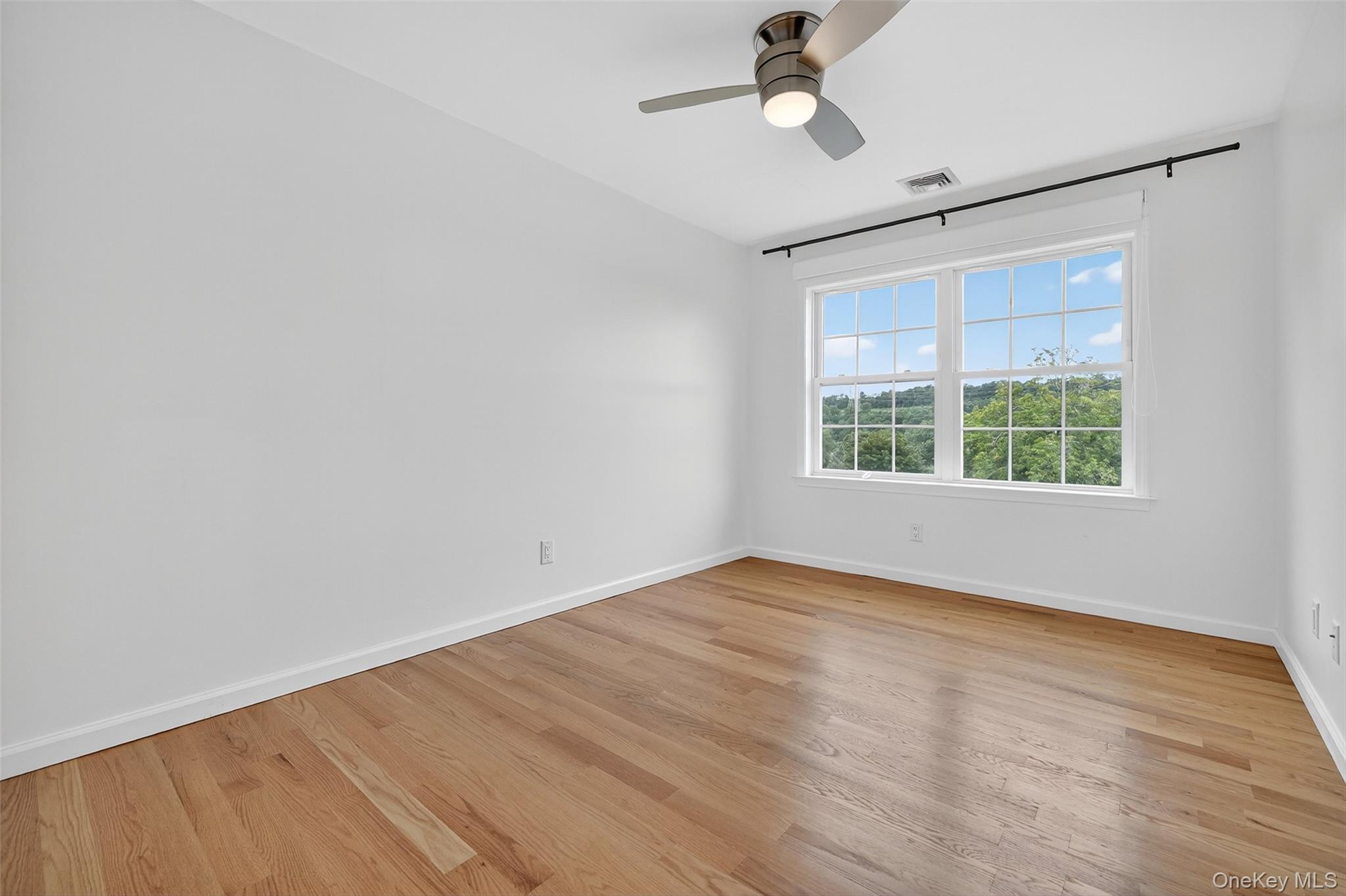 Elmsford, New York 10523, United States, 4 Bedrooms Bedrooms, ,3 BathroomsBathrooms,Residential,Active,210102