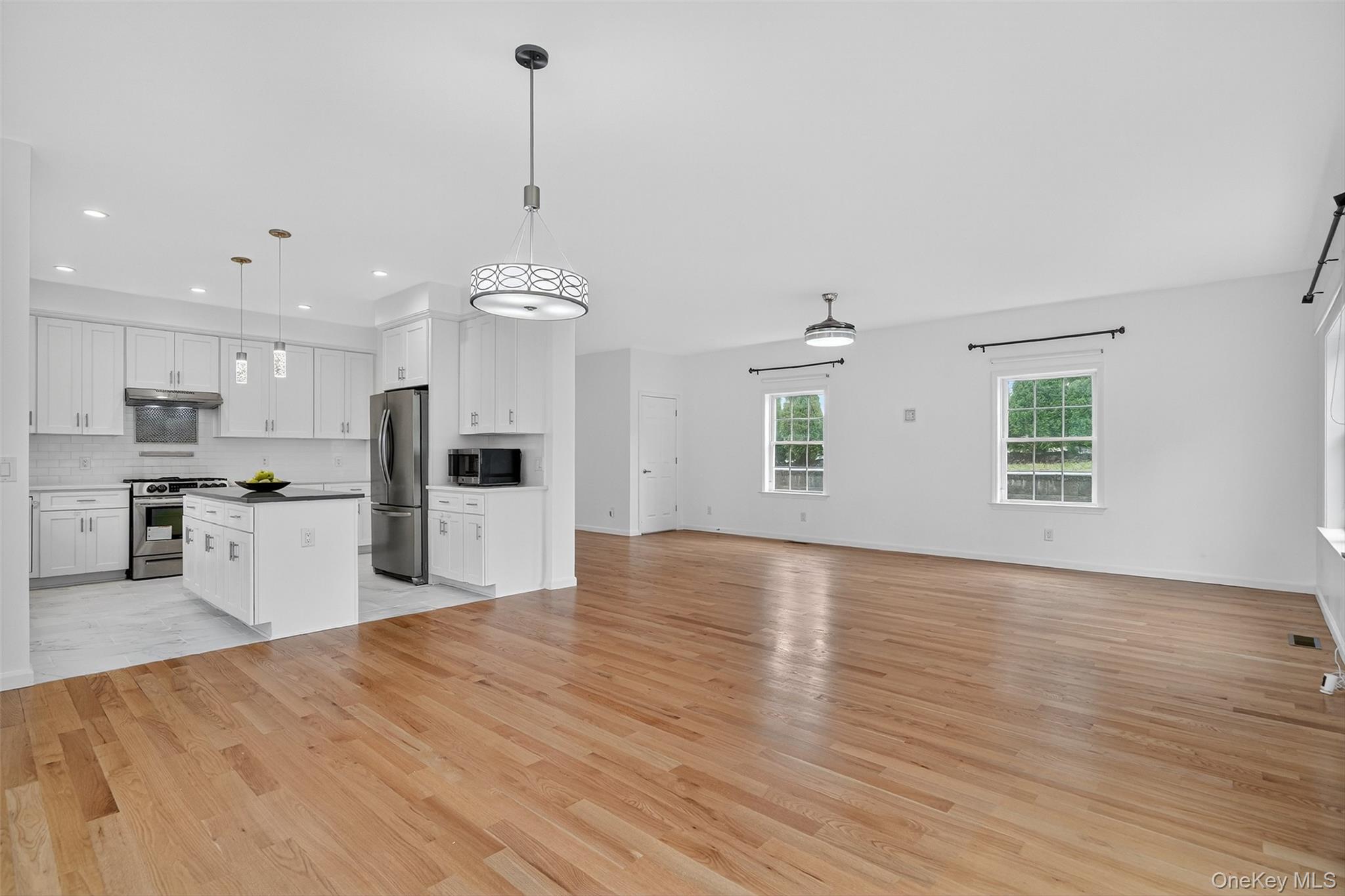 Elmsford, New York 10523, United States, 4 Bedrooms Bedrooms, ,3 BathroomsBathrooms,Residential,Active,210102