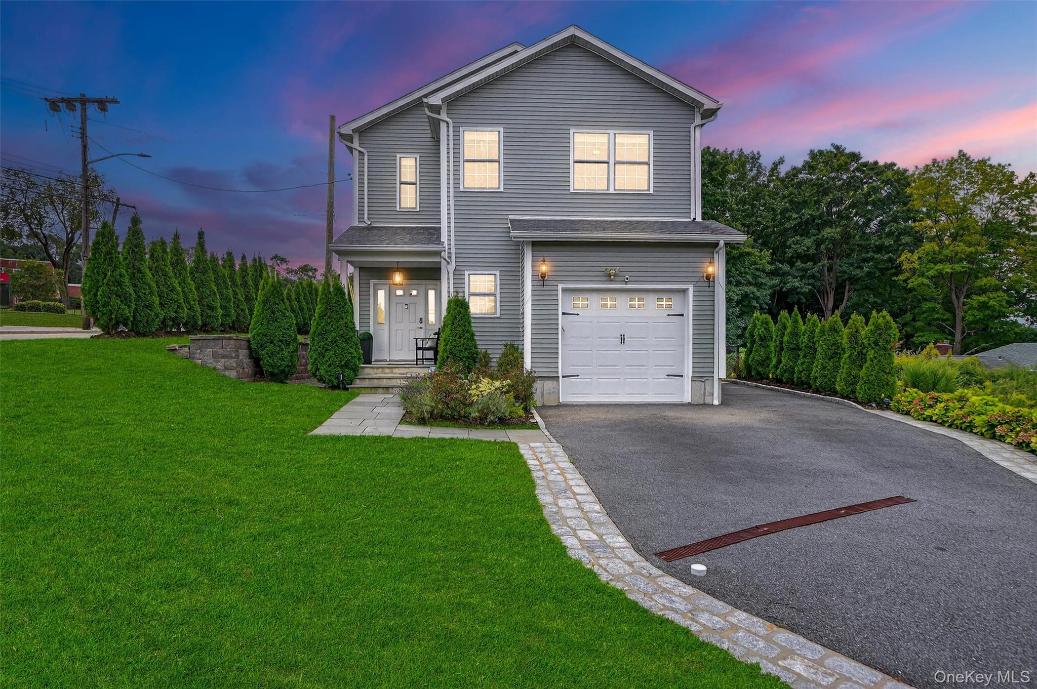 Elmsford, New York 10523, United States, 4 Bedrooms Bedrooms, ,3 BathroomsBathrooms,Residential,Active,210102