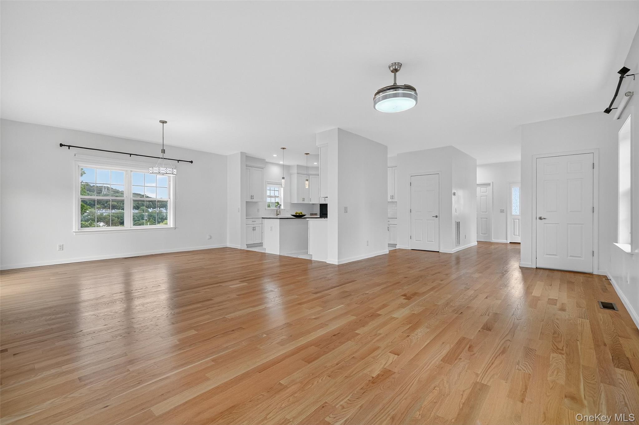 Elmsford, New York 10523, United States, 4 Bedrooms Bedrooms, ,3 BathroomsBathrooms,Residential,Active,210102