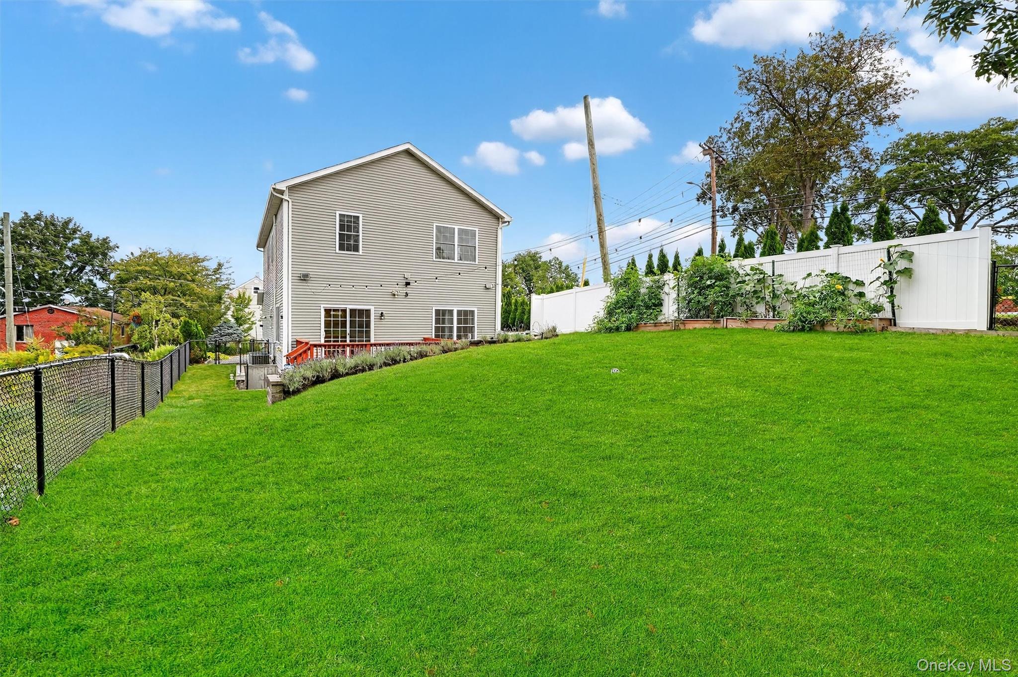 Elmsford, New York 10523, United States, 4 Bedrooms Bedrooms, ,3 BathroomsBathrooms,Residential,Active,210102